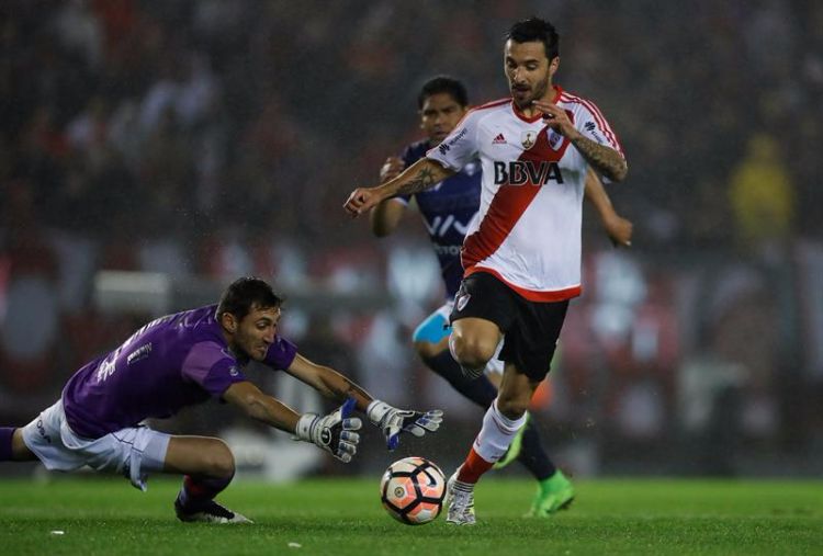 Ignacio Scocco fez cinco gols na goleada River Plate 8 a 0 Jorge Wilstermann, pelas quartas de final da Libertadores