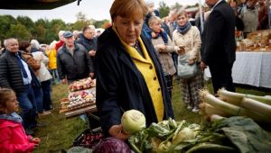 Angela Merkel, chanceler da Alemanha, faz campanha no Norte do país