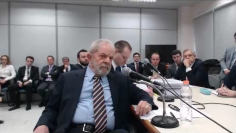 Lula dá depoimento em interrogatório comandado por Sergio Moro