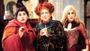 Kathy Najimy, Bette Midler e Sarah Jessica Parker no filme "Abracadabra", da Disney
