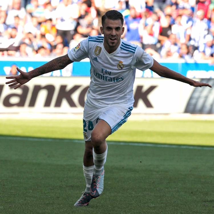 De braços abertos, Dani Ceballos comemora gol pelo Real Madrid