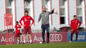 Guardiola pensou em usar Neuer como meia no Bayern de Munique, diz ex-diretor