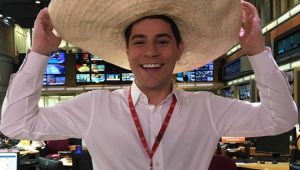 Evaristo Costa posta foto com sombreiro para comemorar a sexta-feira