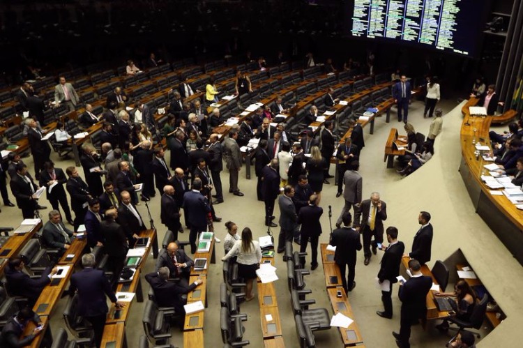 Deputados votam MP do Refis na Câmara