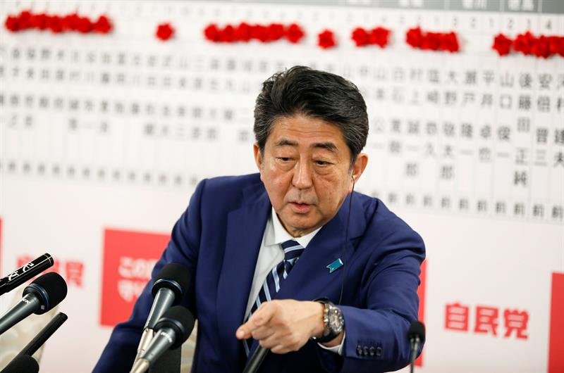 Primeiro-ministro do Japão, Shinzo Abe vai para seu terceiro mandato como primeiro-ministro do Japão