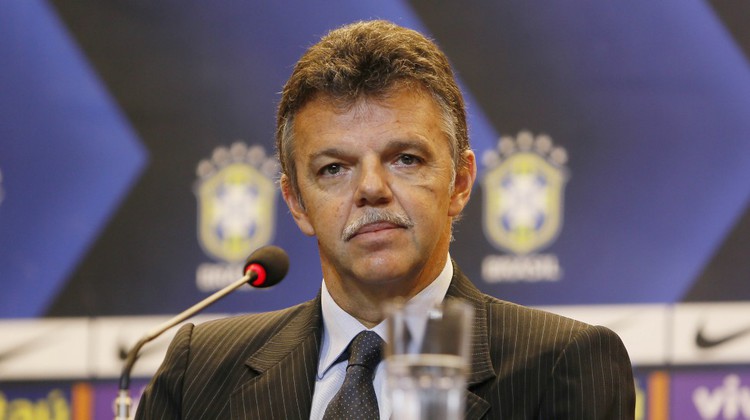 Um ano após demissão na CBF, Gilmar Rinaldi se afasta do futebol ...