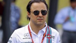 Felipe Massa com óculos escuros