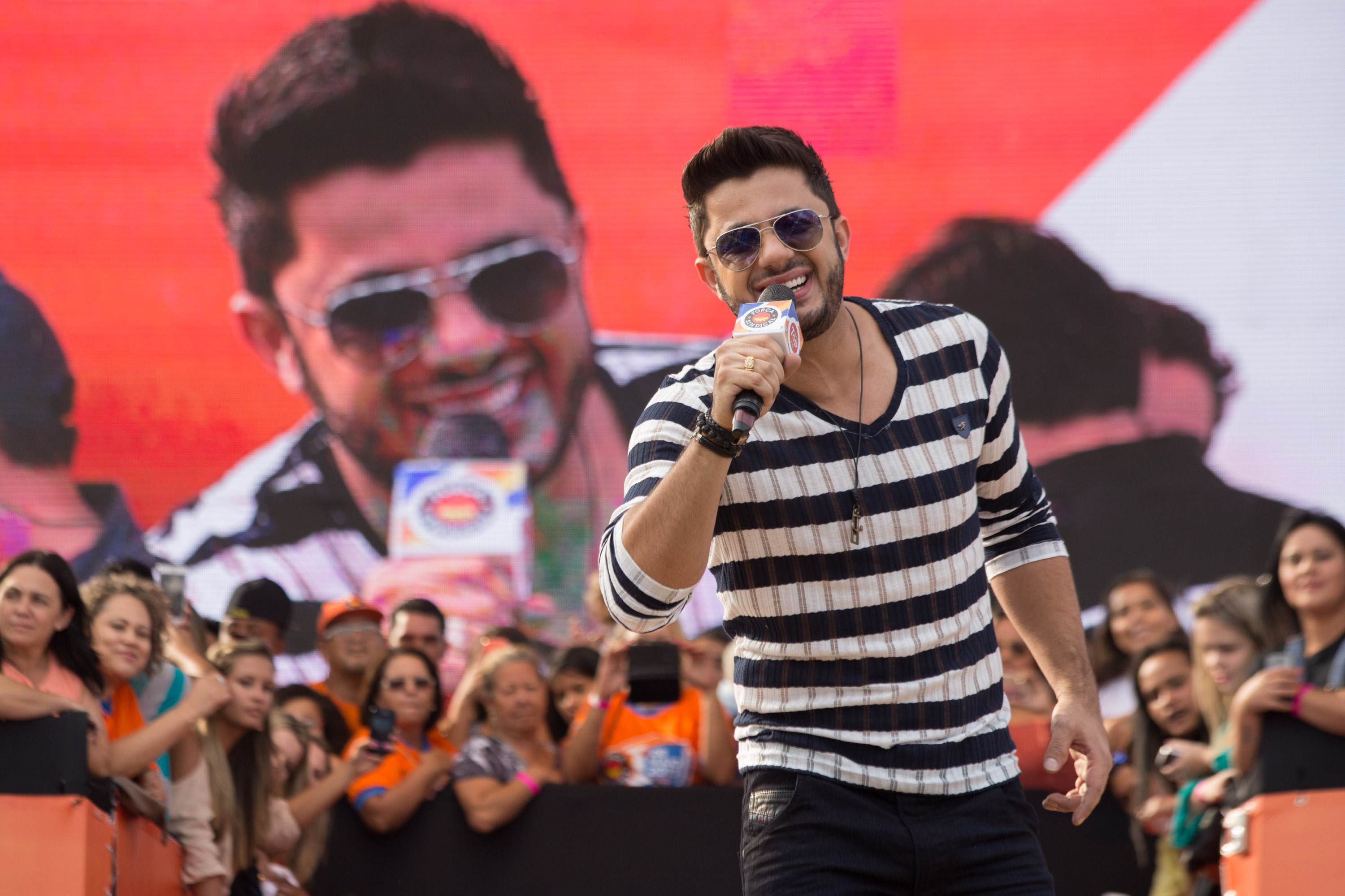 Cantor sertanejo Cristiano Araújo morre em acidente de carro em Goiás