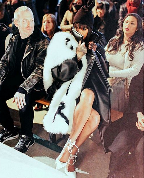 Rihanna prestigia desfile da Dior em Paris