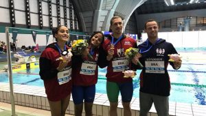 Etiene Medeiros e nadadores brasileiros em etapa da Copa do Mundo de Natação