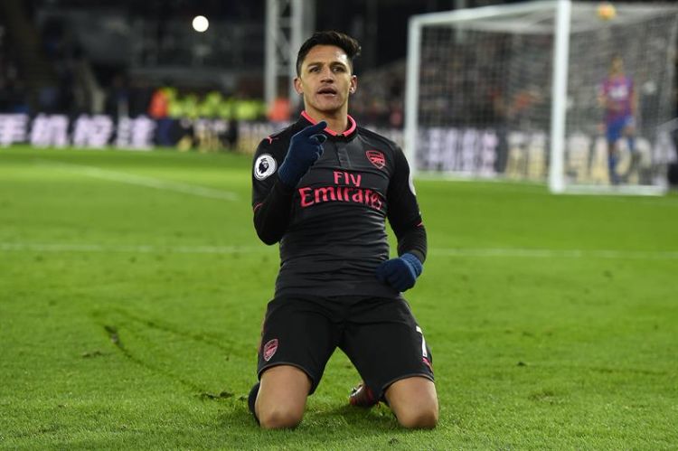 Alexis Sánchez fez os dois gols na vitória do Arsenal 3 a 2 Crystal Palace