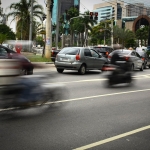 Andar de moto no corredor: nova infraestrutura e recorde de vendas ditam o rumo das montadoras no Brasil