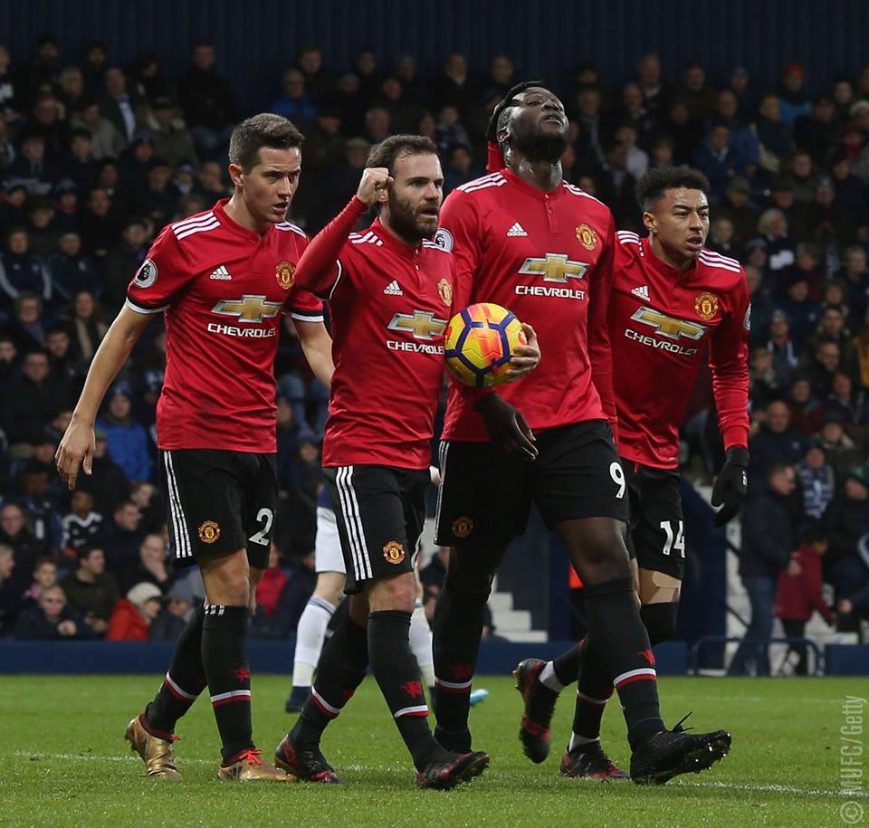 Manchester United lidera ranking de receitas dos clubes de futebol do  planeta - Época Negócios