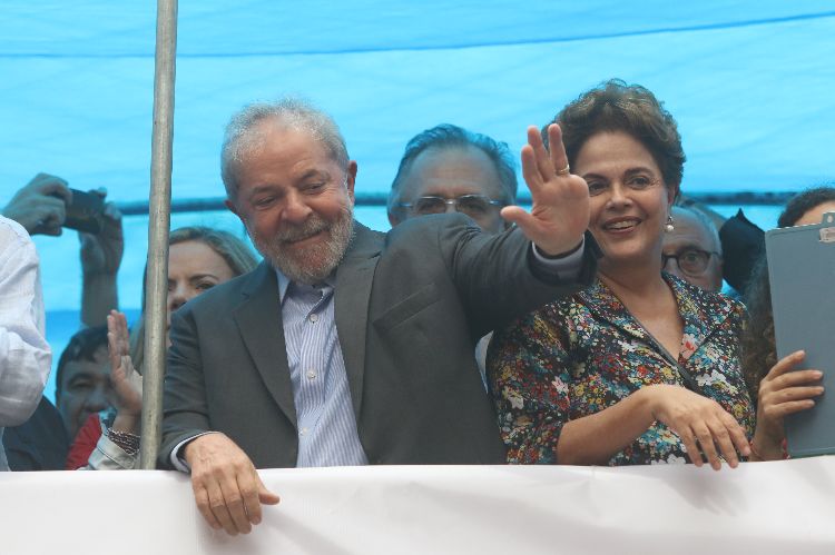 Lula participa de ato junto a militância do PT em Porto Alegre