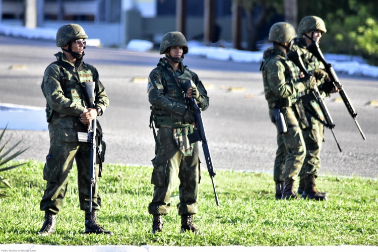 Pesquisa aponta queda de confiança dos brasileiros nas Forças Armadas