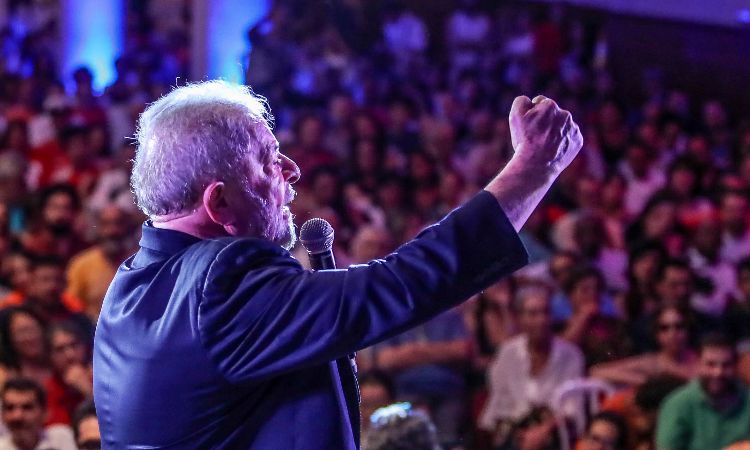 Ex-presidente Lula participa de ato com artistas e intelectuais em São Paulo