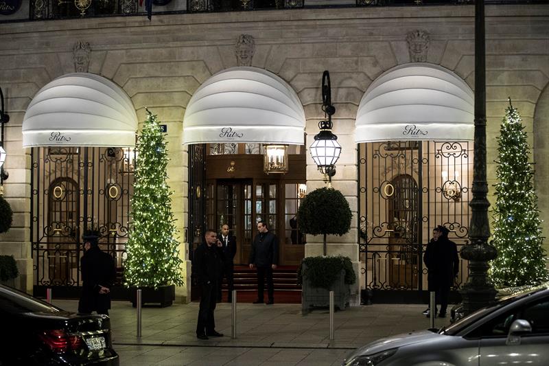 Frente do Hotel Ritz, em Paris, na França