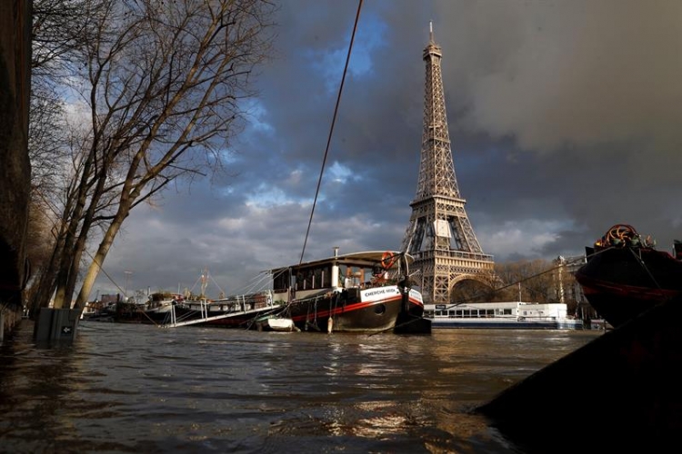 Símbolos dos Jogos Olímpicos de Paris-2024, rio Sena supera nível de poluição
