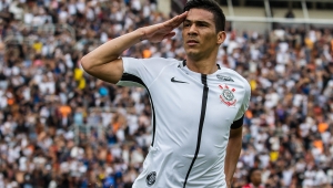 Corinthians oficializa contratação do zagueiro Fabián Balbuena: 'O general voltou'