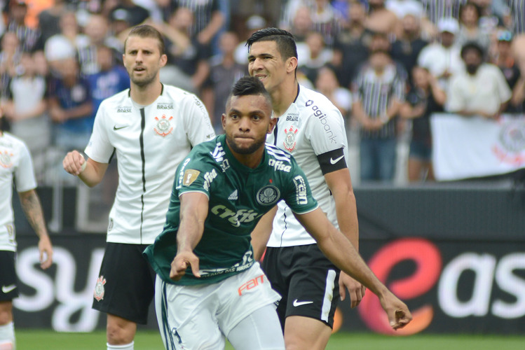 Corinthians vence Palmeiras em jogo quente e encaminha título - Placar - O  futebol sem barreiras para você