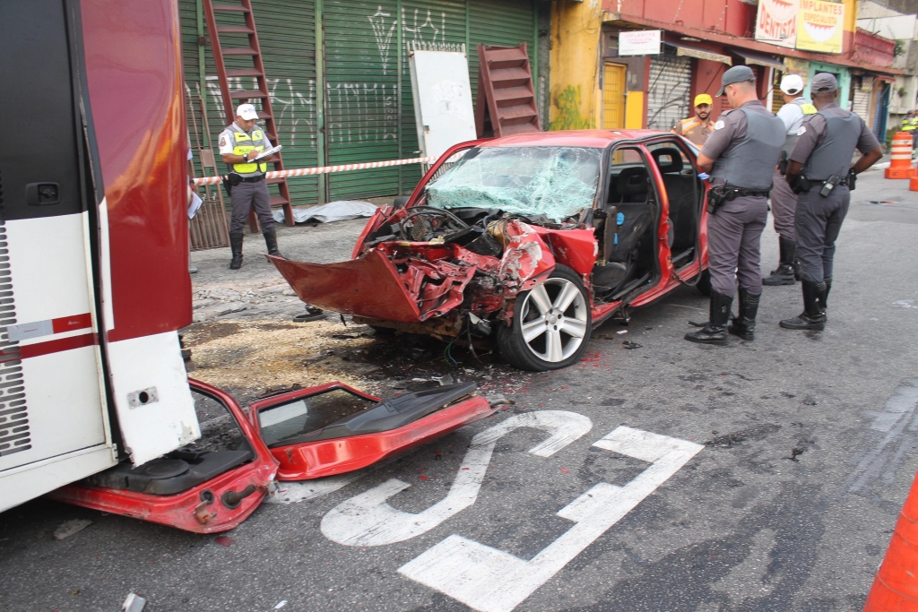 Acidente Entre Carro E ônibus Deixa Um Morto Na Zona Sul De Sp Jovem Pan