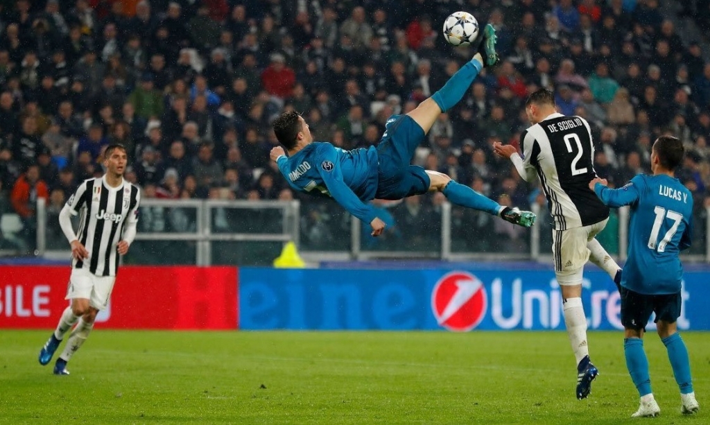 Cristiano Ronaldo tenta bicicleta contra Luxemburgo