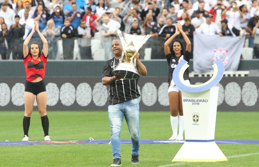 Marcelinho carioca tatua símbolo do corinthians: “minha vida, meu amor” – jovem pan