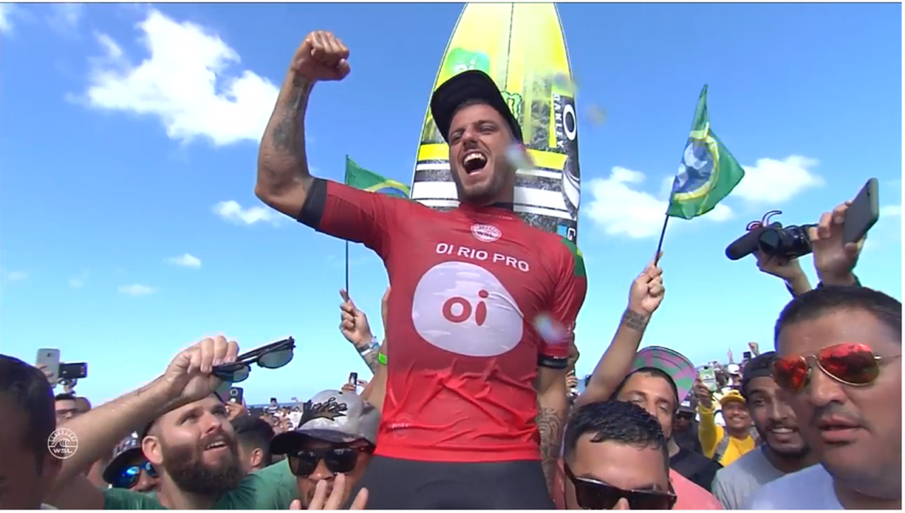 Filipe Toledo conquista título do Circuito Mundial de Surfe