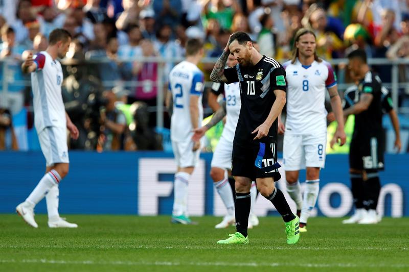Messi perde pênalti e Argentina empata com a Islândia na estreia