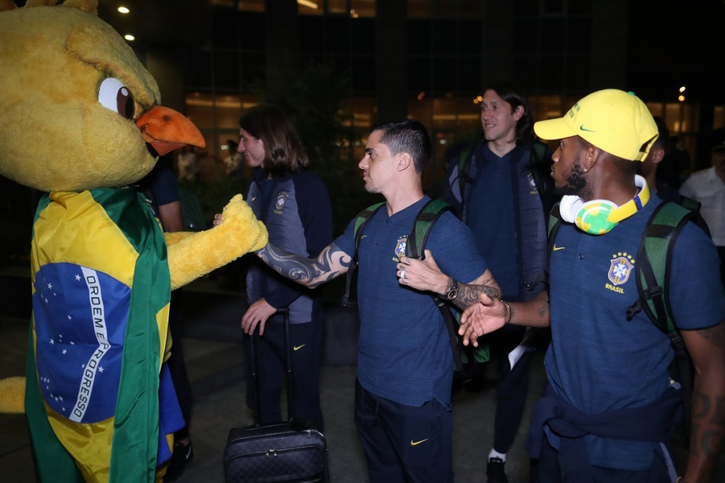 Seleção Brasileira é recebida com festa em Moscou e Canarinho Pistola é  “preso” | Jovem Pan
