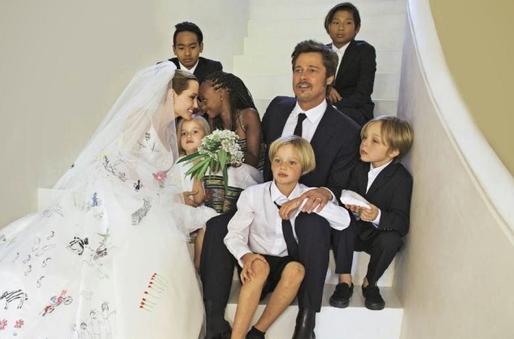 Angelina Jolie explica como prepara mala para seis filhos: 'Mais