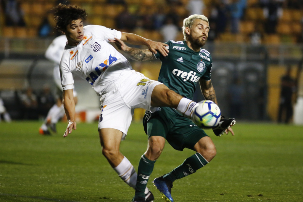 Com dois tempos distintos, Santos e Palmeiras empatam no ...