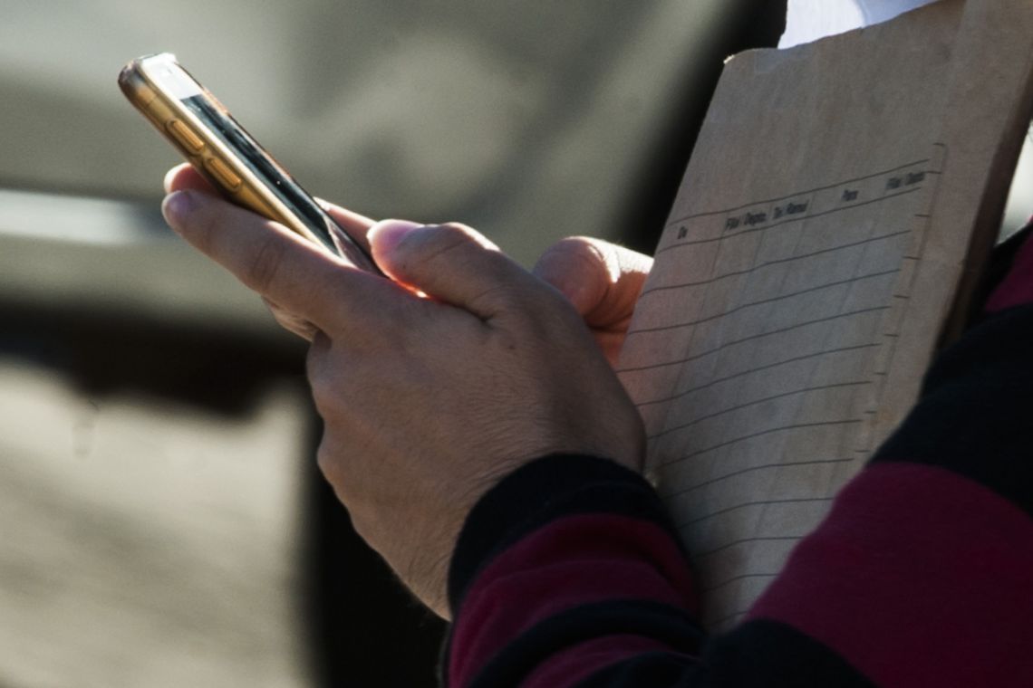 Autoridades recomendam atenção ao manusear o celular em locais abertos e com grande circulação de pessoas