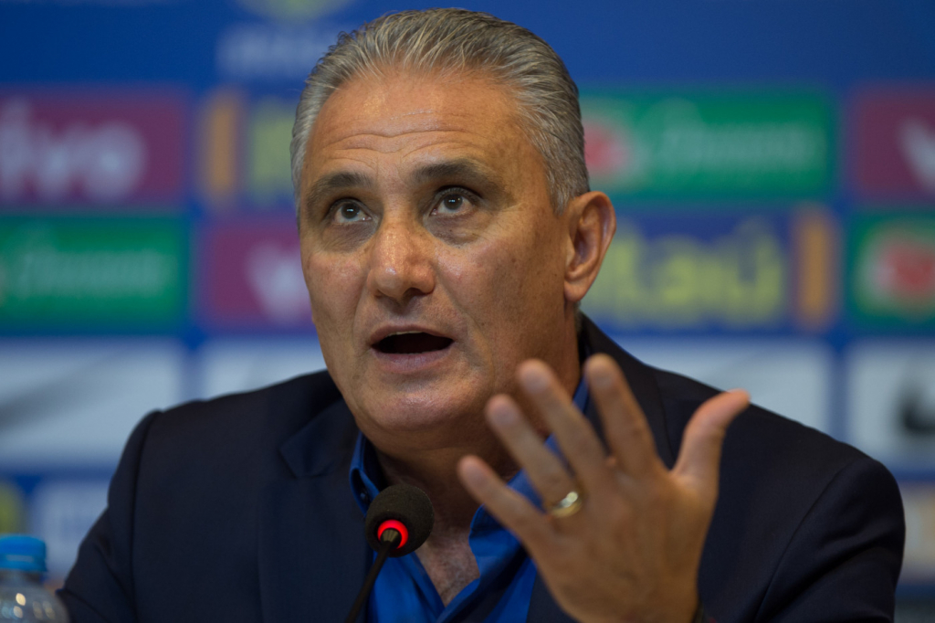 Tite admite erro na Copa do Mundo e revela pesadelos: ‘às vezes acordo cabeceando a bola’