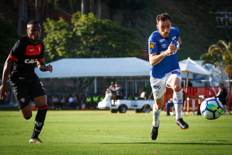 Cruzeiro empata com Vitória e amplia jejum no Brasileirão ...