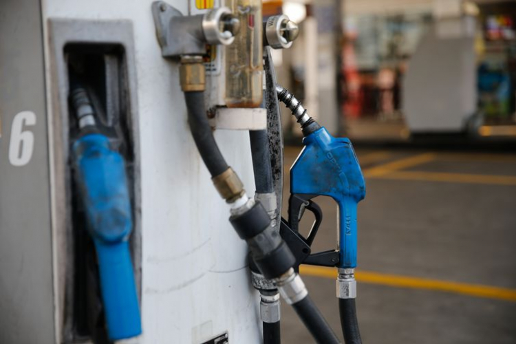 Preço da gasolina tem primeira alta nos postos desde o final de agosto, aponta ANP