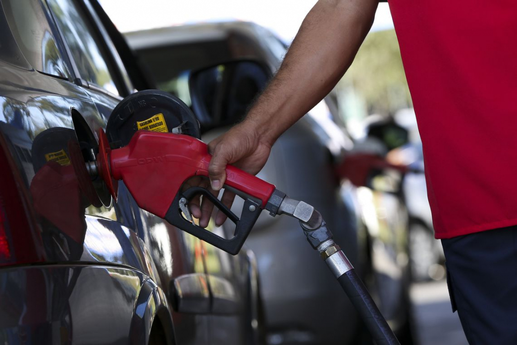Preço da gasolina pode disparar e etanol entrar em falta por causa da escassez de álcool anidro
