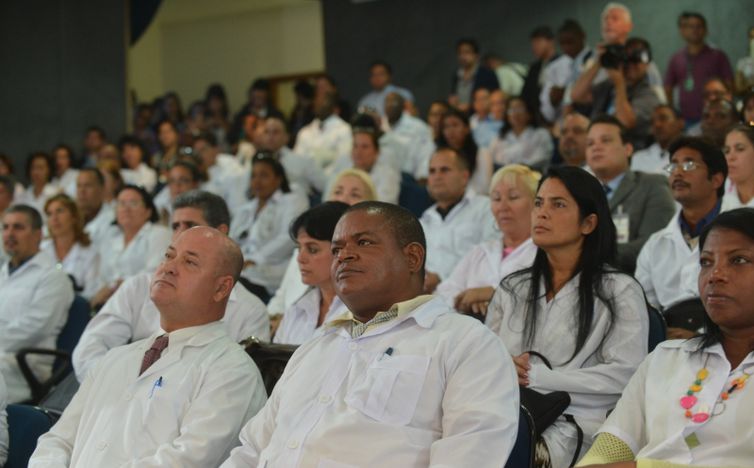 Marcelo diz que contratação de médicos cubanos é a “continuação de