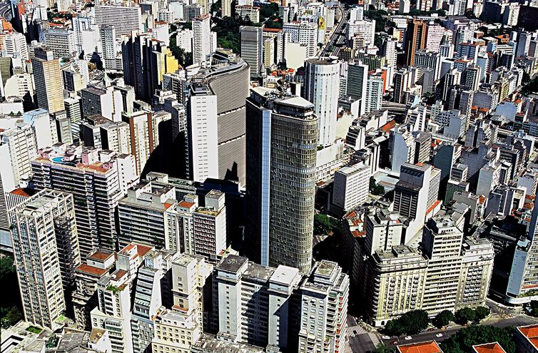 Imagem aérea de prédios em São Paulo