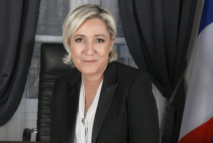 Marine-Le-Pen-745x500 Le Pen é absolvida de acusação de racismo apresentada por jovem que usava véu