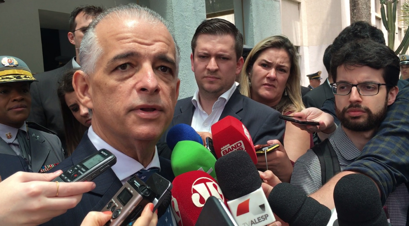 O governador de São Paulo, Márcio França (PSB), descartou a ideia de transferir a cúpula do PCC para presídios federais