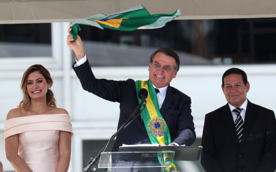 Reformas, polêmicas e rachas: o 1º ano de Bolsonaro na presidência