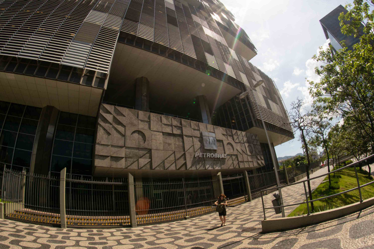 Petrobras diz que tem ???sensibilidade??? com impacto dos combustíveis e que não pode adiantar reajustes 1 Petrobras