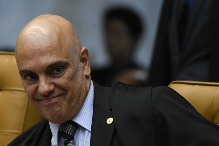 Moraes aplica nova multa de R$ 105 mil a Silveira; total chega a R$ 645 mil