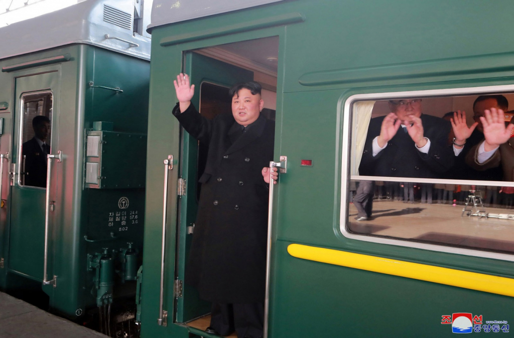 O líder da Coreia do Norte, Kim Jong-un, partiu em um trem neste sábado (23) com destino a Hanói, no Vietnã, para a reunião com o presidente dos Estados Unidos, Donald Trump