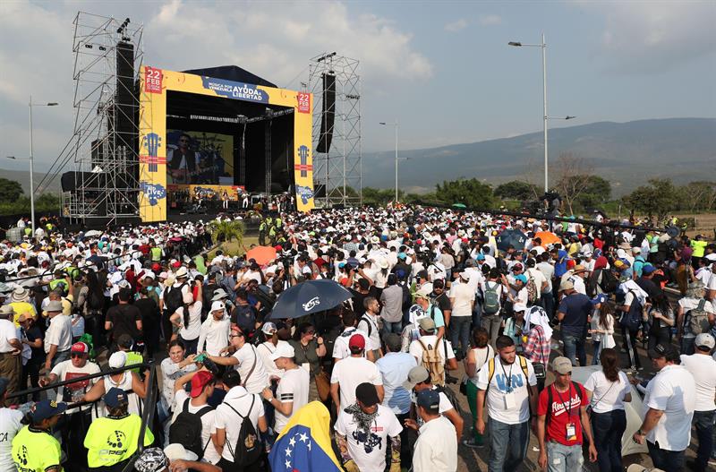 Show em Cúcuta, cidade colombiana na fronteira com a Venezuela, contra o ditador Nicolás Maduro