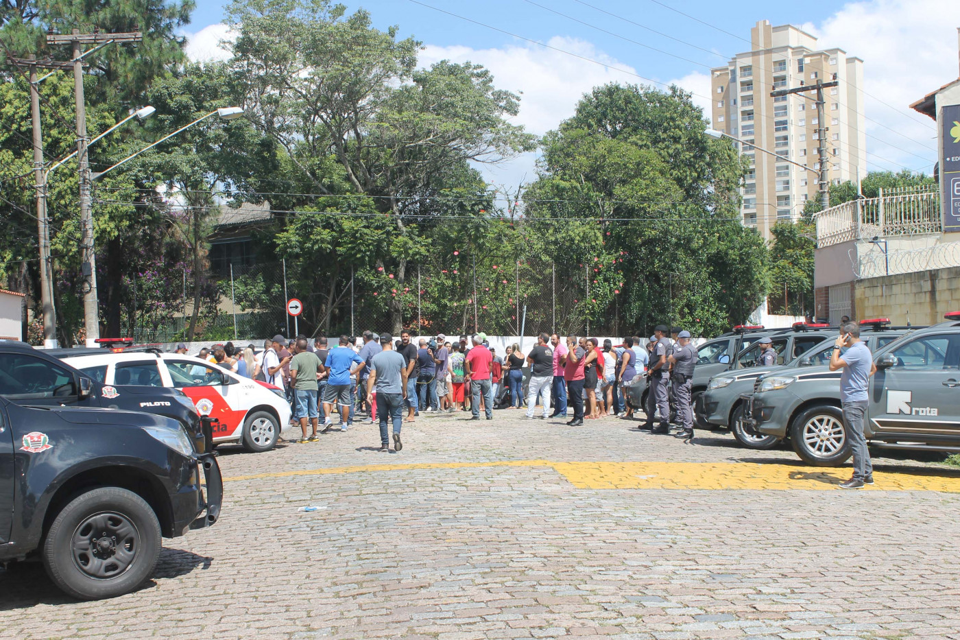 Tiroteio na escola estadual Raul Brasil, no Jardim Imperador, em Suzano, na Grande São Paulo, nesta quarta-feira (13)