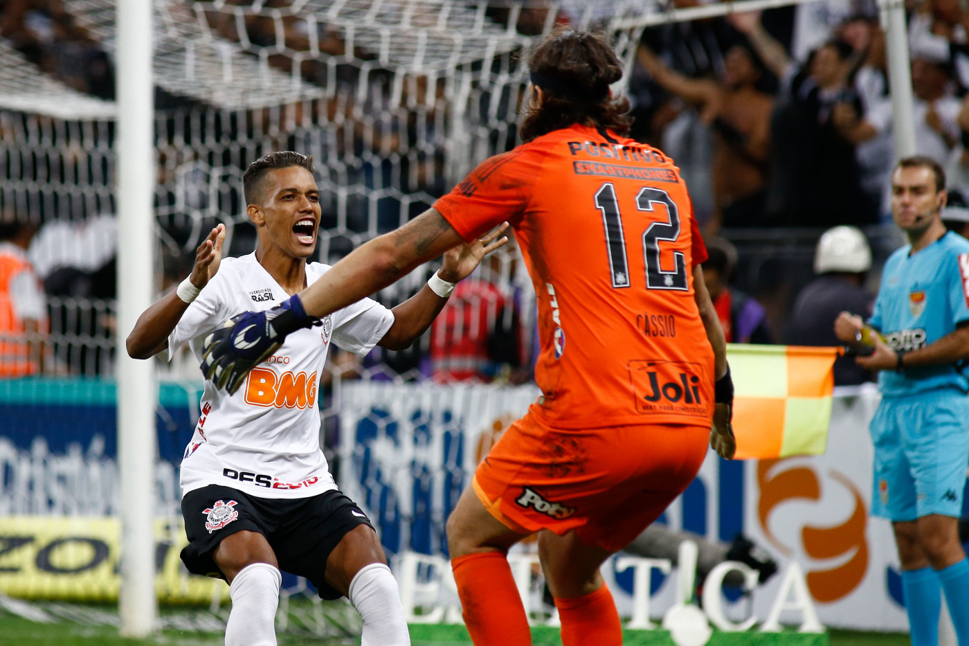 Ferroviária vence São Paulo nos pênaltis e pega o Corinthians na