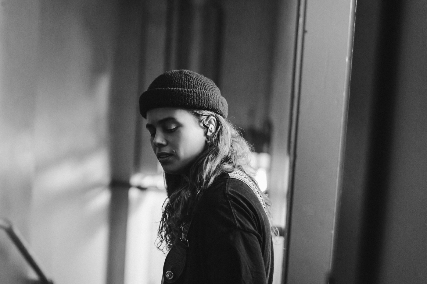 Tash Sultana - Can't Buy Happiness (Official Music Video) 