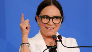Bolsonaro anuncia a saída de Regina Duarte da secretaria de Cultura